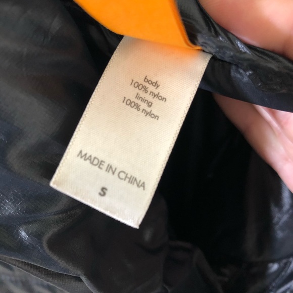 Black Puffer Jacket. Size Small - Picture 4 of 5